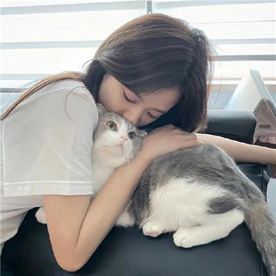 蒙娜丽莎与血月亮